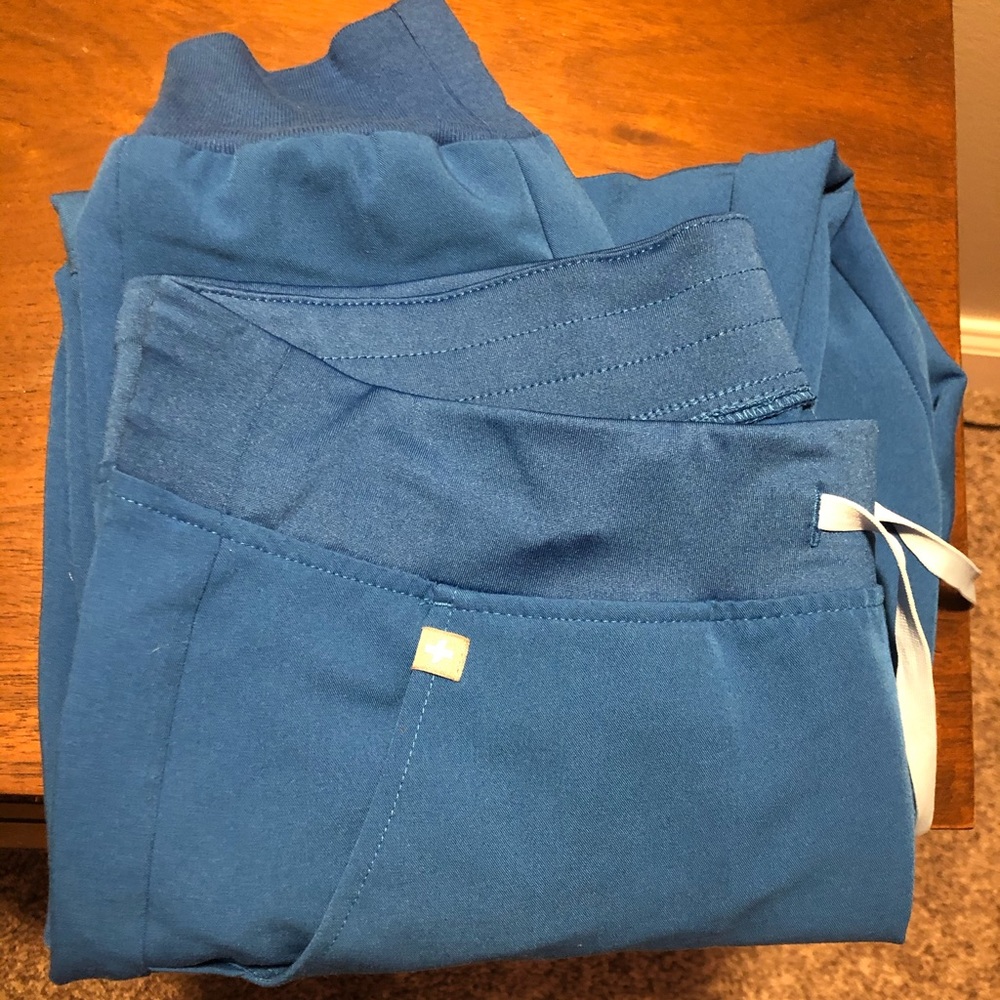 Figs jogger scrubs
